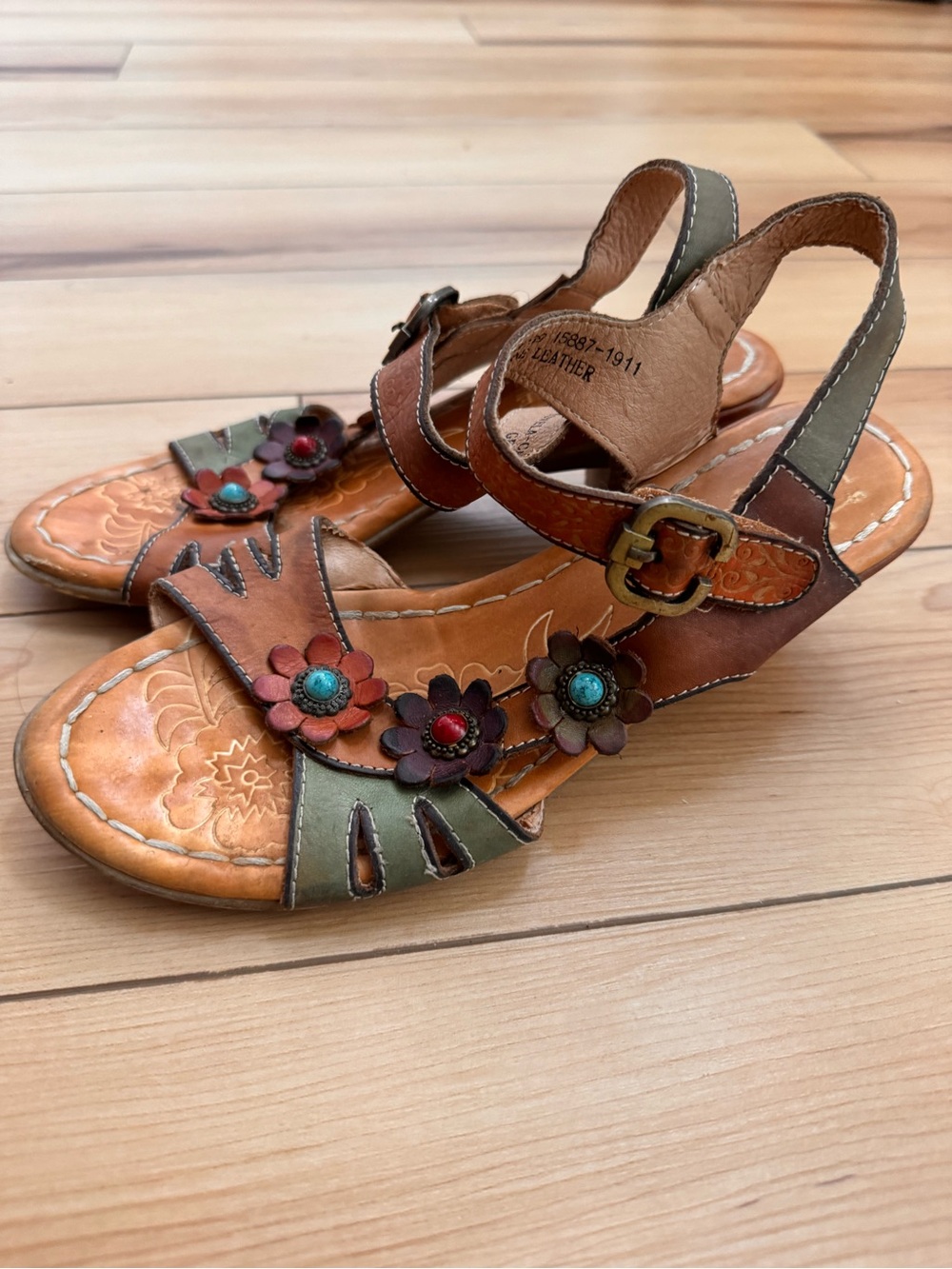 L'Artiste by Spring Step Yovela Leather Sandals – Hand Painted Floral Wedge - Picture 2 of 10